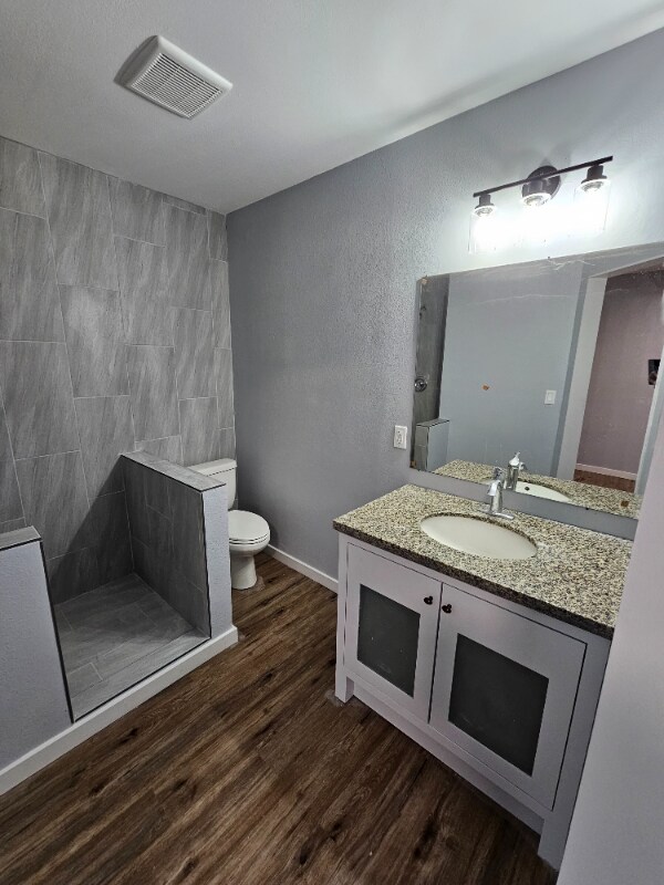 Building Photo - 806 Yucca Dr