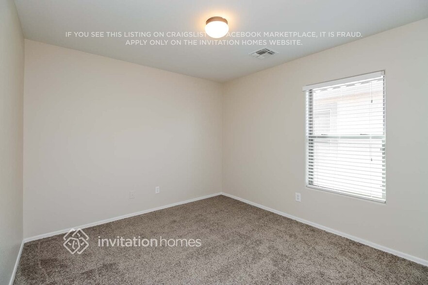 Building Photo - 7811 S 63rd Dr