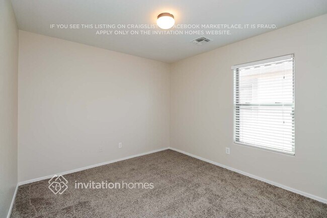 Building Photo - 7811 S 63rd Dr