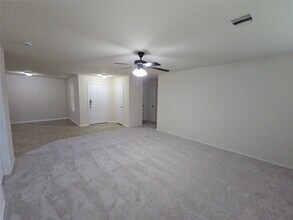 Building Photo - 810 Lightningbug Ln