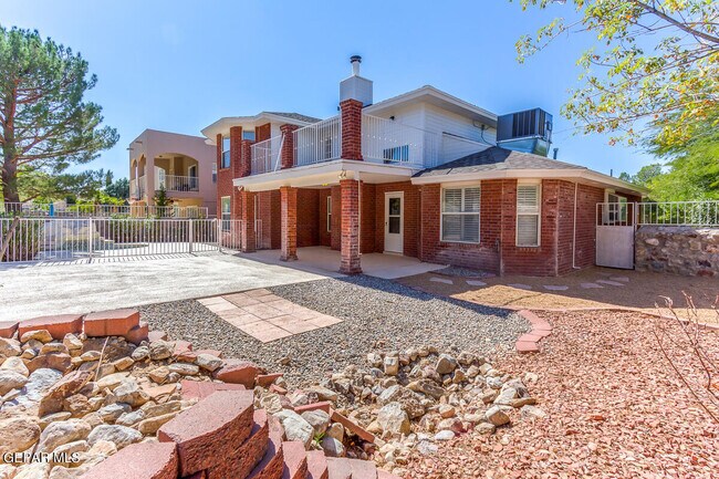 Building Photo - 6104 La Posta Dr