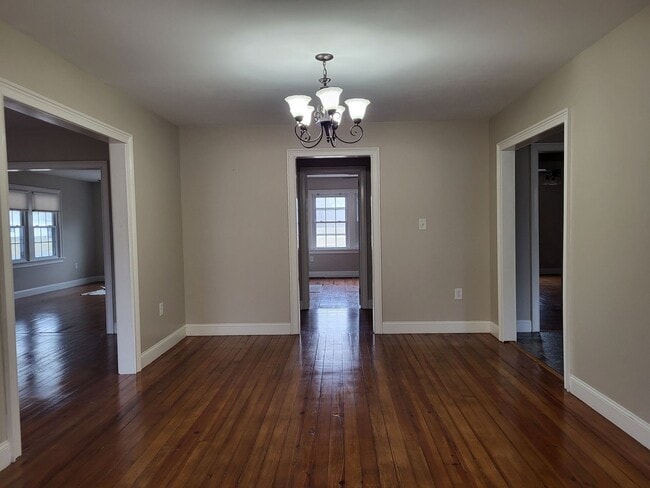 Building Photo - 2 bedroom farm house