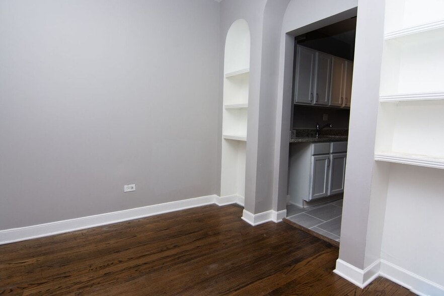 Building Photo - 7130 S Jeffery Blvd