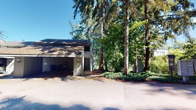 Building Photo - Private Lakefront Oasis in Sixty-01 Village