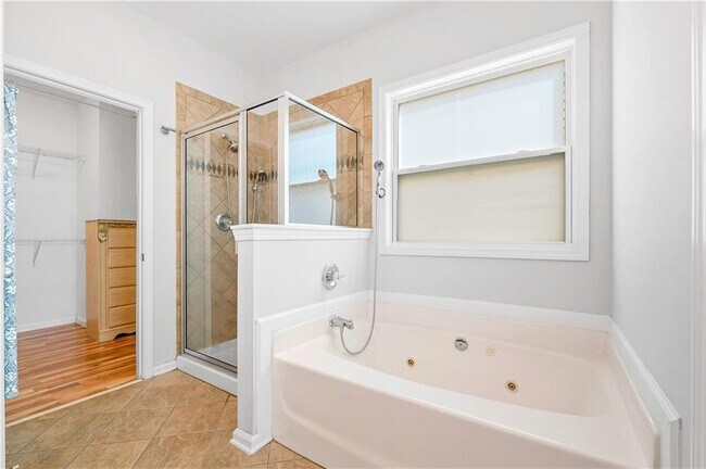 Building Photo - 2113 Worrall Hill Dr