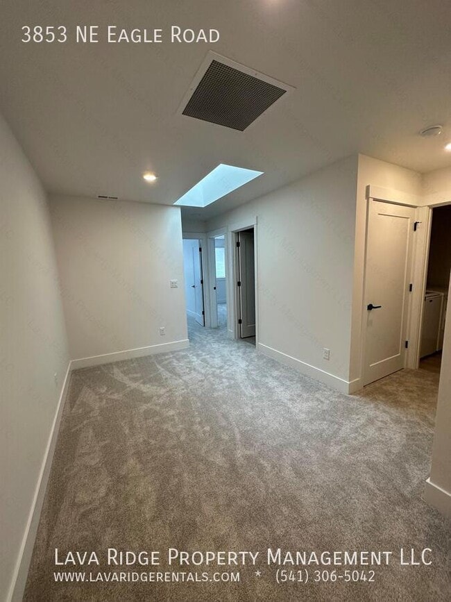 Building Photo - 3853 NE Eagle Rd