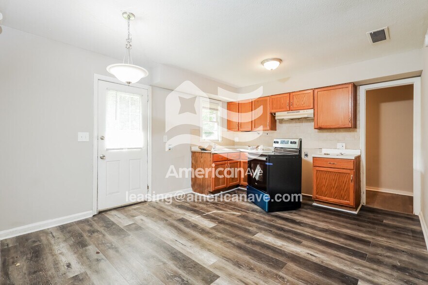 Building Photo - 2018 Wellborn Dr