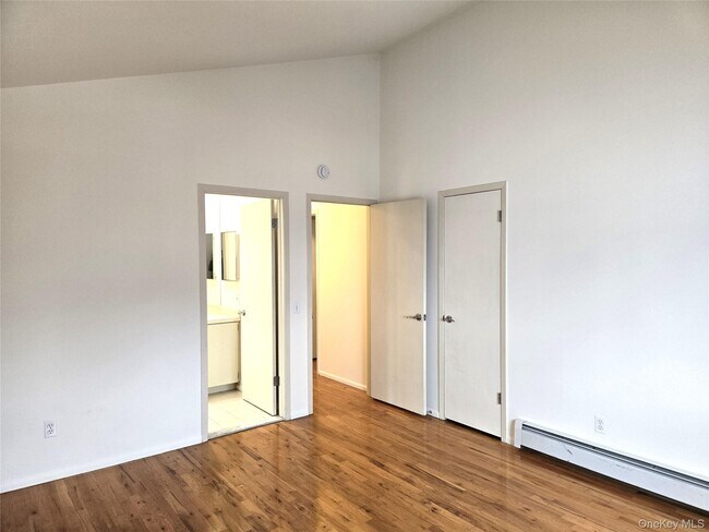 Building Photo - 90 Graywood Rd