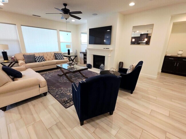 Building Photo - 2488 Remy Cantos Dr