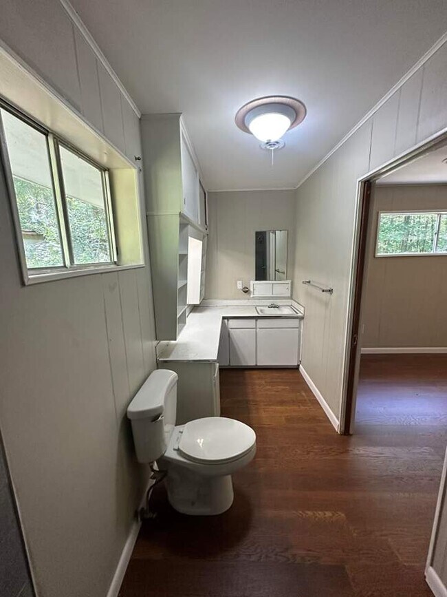 Building Photo - 1317 Moss Hill Dr