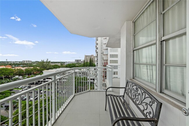 Building Photo - 18051 Biscayne Blvd