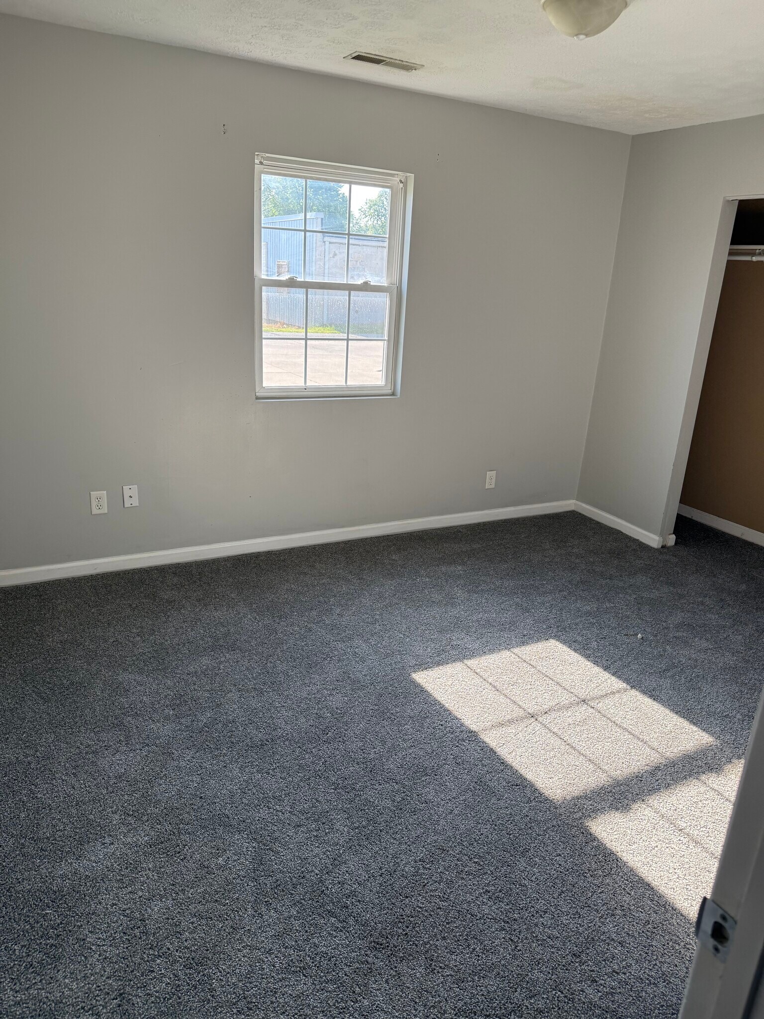bedroom 3 - 2522 N Armstrong St