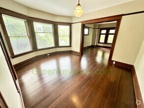 Building Photo - Huge Gorgeous 5 Bedroom 4 Bath Unit in SW ...