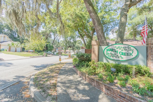 Building Photo - 3619 Bridgewood Dr