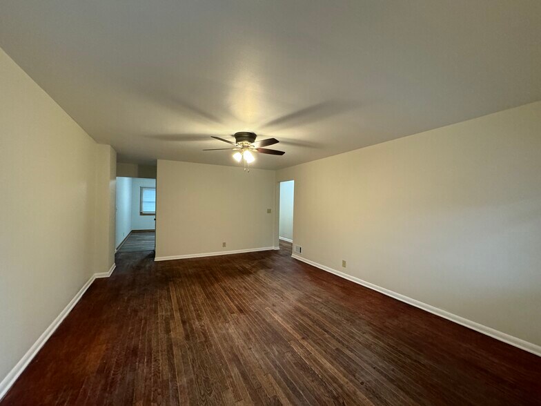 Building Photo - 2512 Henry Ave