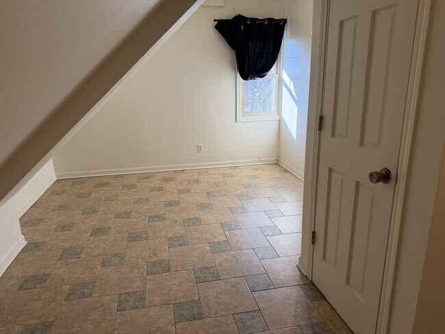 Building Photo - 1645-1647 N Astor St