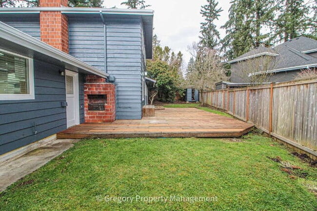 Building Photo - Charming, Well Maintained 4 Bedroom, 2.5 Bathroom Bothell Area Home in Northshore S.D. Spacious F...