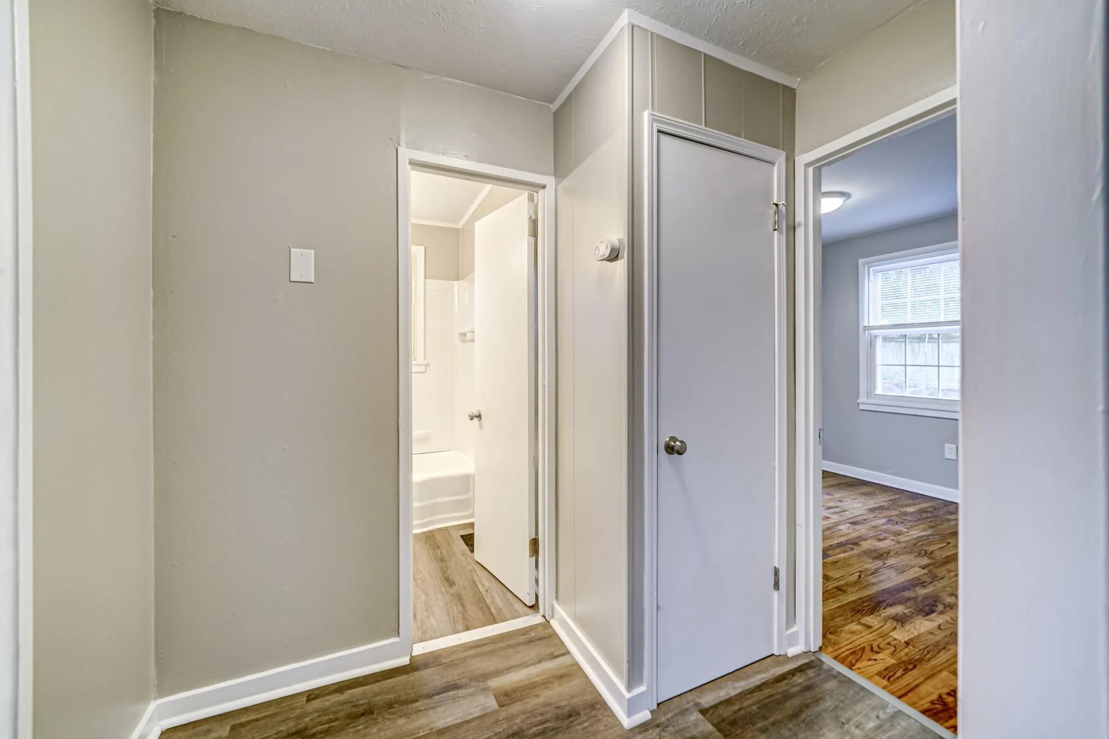 Building Photo - 661 Lorraine Dr