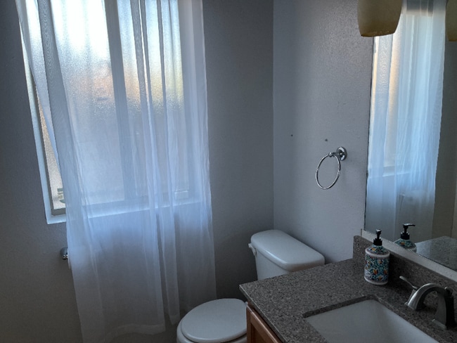 Building Photo - 10415 W Cameo Dr