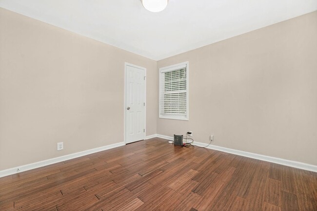 Building Photo - (Coming Soon) Renovated Home just minutes from Uptown!