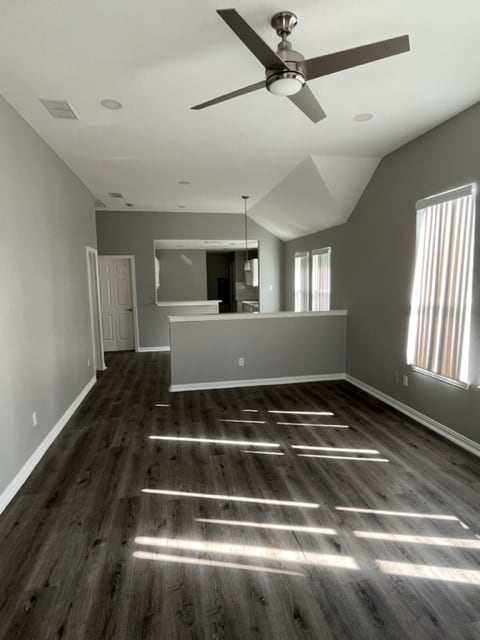 Building Photo - 505 Barnes St