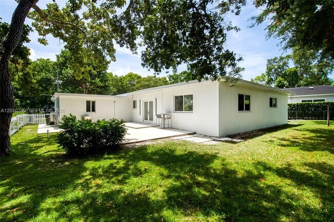 Building Photo - 7800 SW 57th Ct