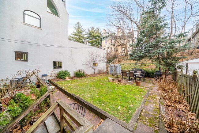 Building Photo - 829-831 Hudson St