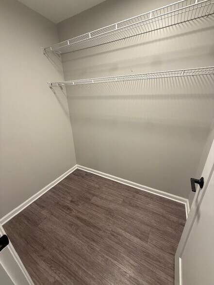 Building Photo - 1504 Ewing Pk Lp