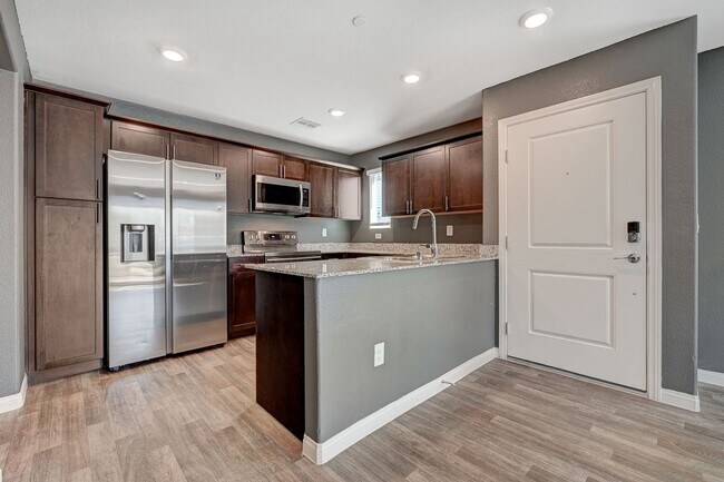 Building Photo - 2021 TOWNHOME IN GATED COMMUNITY N LAS VEGAS