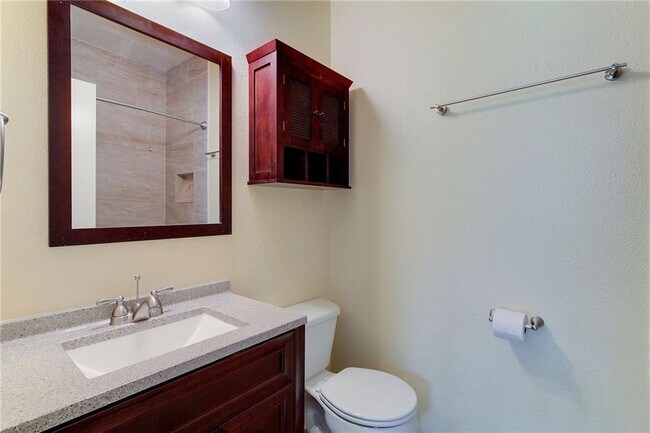Building Photo - 808 W 29th St