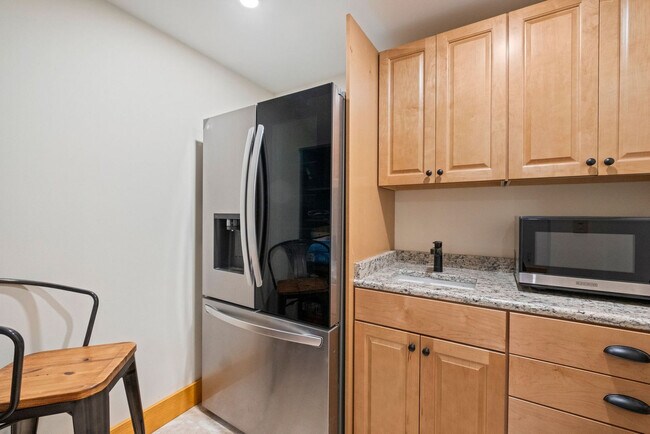 Building Photo - 20 Yellow Birch Cir