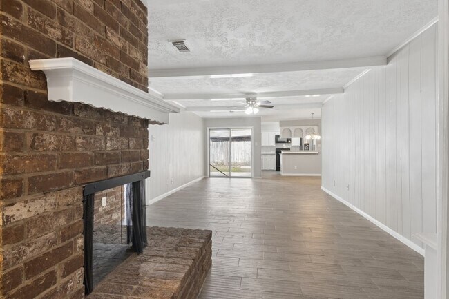 Building Photo - 3215 Palm Desert Ln