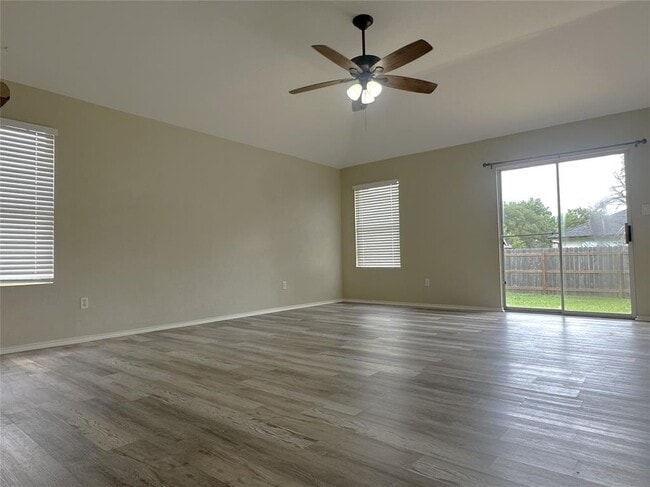 Building Photo - 610 Riverway Ln