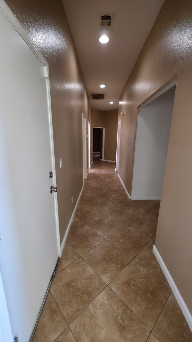 Building Photo - 13798 Oasis Dr