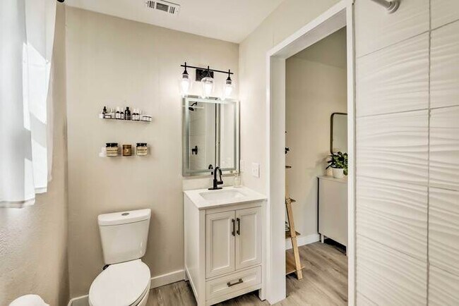 Building Photo - 6204 Wagon Bend