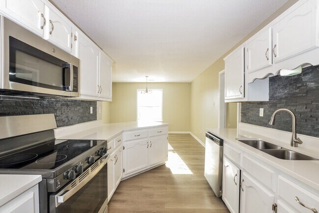 Building Photo - 2827 Fletcher View Dr