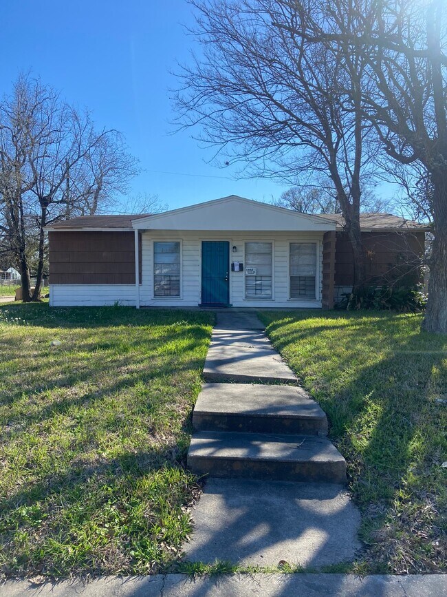 Primary Photo - 5250 Kingsbury St