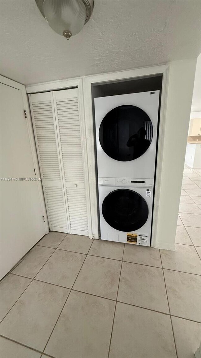 Building Photo - 1251 SE 28th Ct