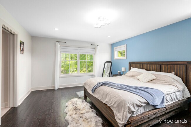 Building Photo - 3757 Lake Birch St NE