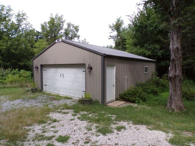 Building Photo - Unique 2 Bed 2.5 Bath Country Home!