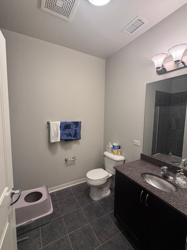 Building Photo - Luxurious 3-Bedroom, 3-Bath Townhouse Loca...
