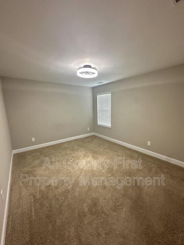 Building Photo - 553 Sprayberry Dr