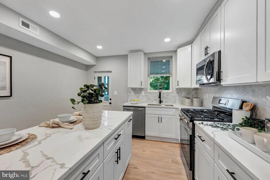 Eat in kitchen - 3152 Remington Ave