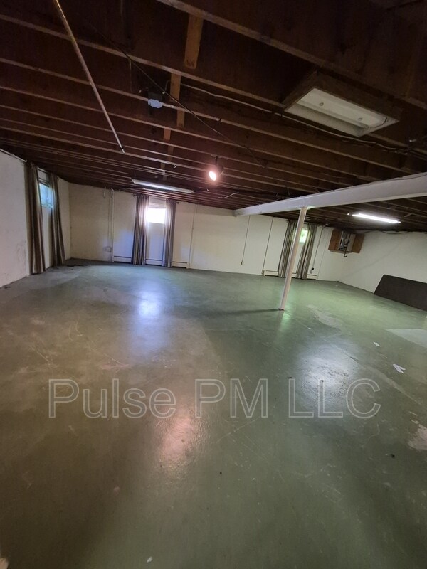 Building Photo - 3920 Lloyd Ave