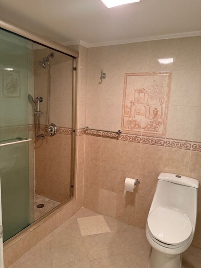 Building Photo - 290 174 Street, Unit 417, Sunny Isles Beach