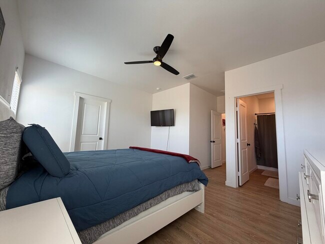 Building Photo - 5807 Virginia Ave