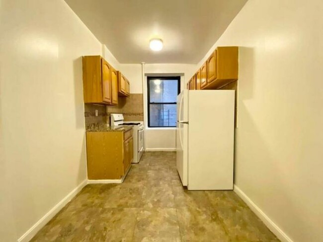 Building Photo - 1 bedroom in BRONX NY 10467