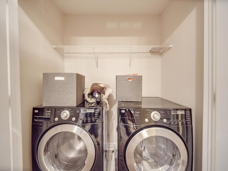 Building Photo - 5657 Tipperlinn Way