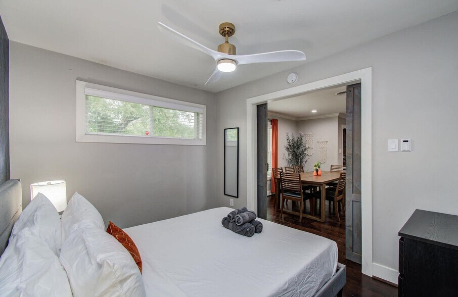 Building Photo - 4749 Benning Dr