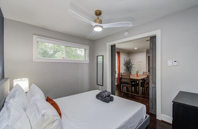 Building Photo - 4749 Benning Dr